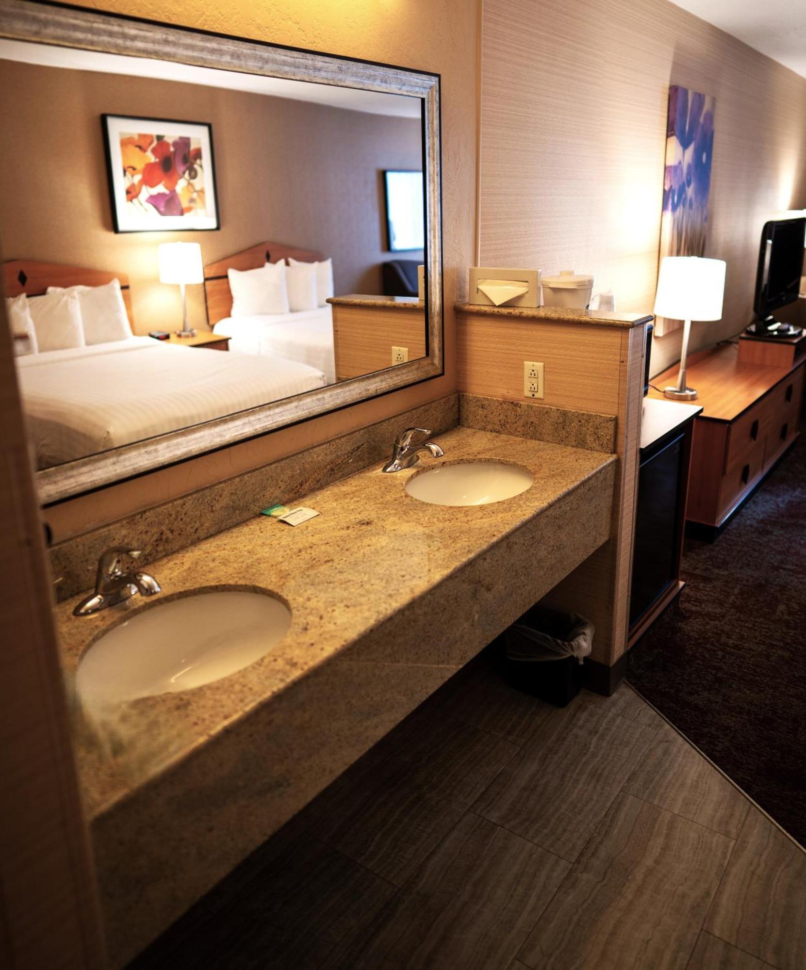 Crystal Inn Hotel & Suites - Midvalley Murray Buitenkant foto